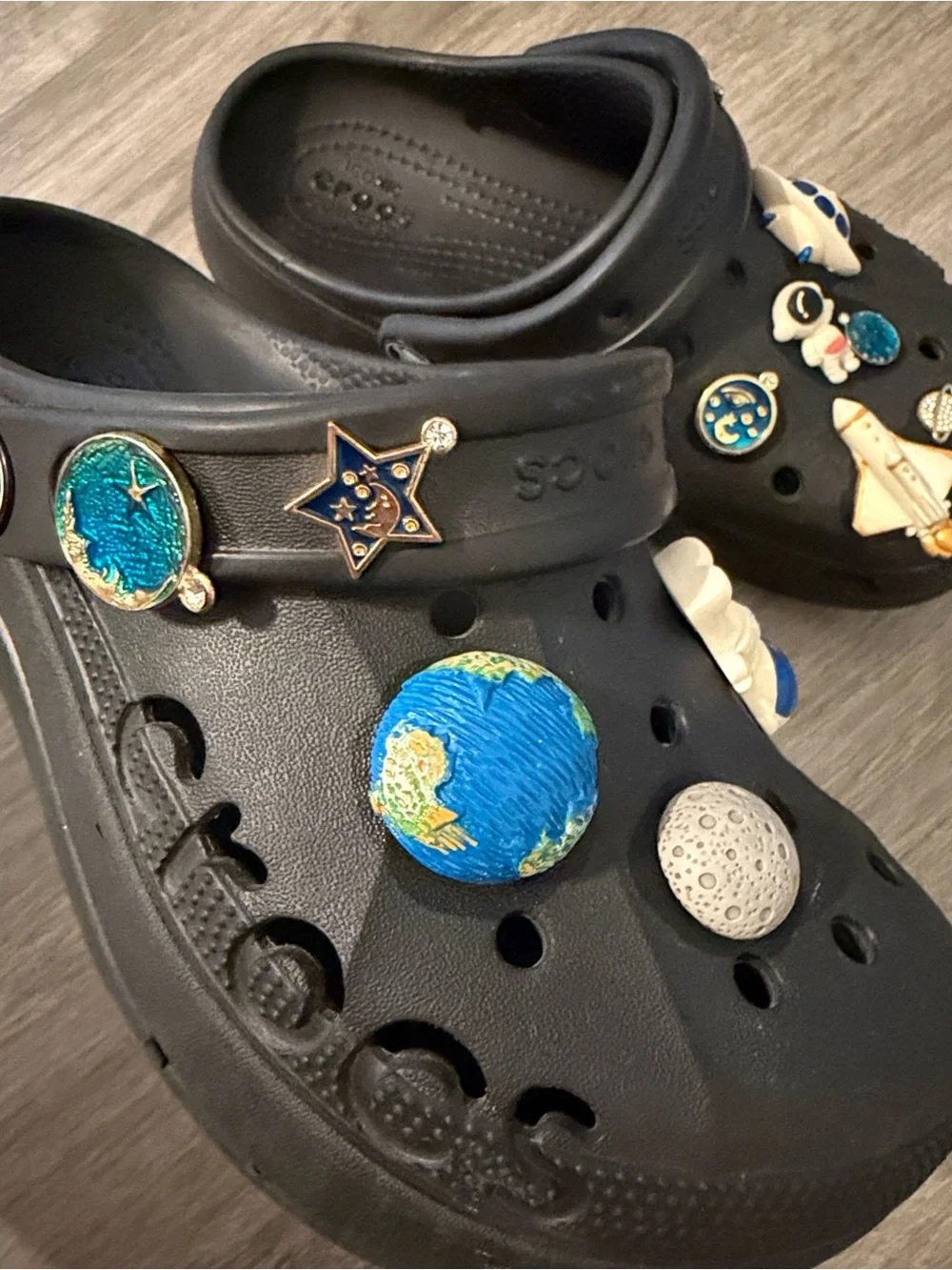 CROCS Baya clogs platforms W5 with charms